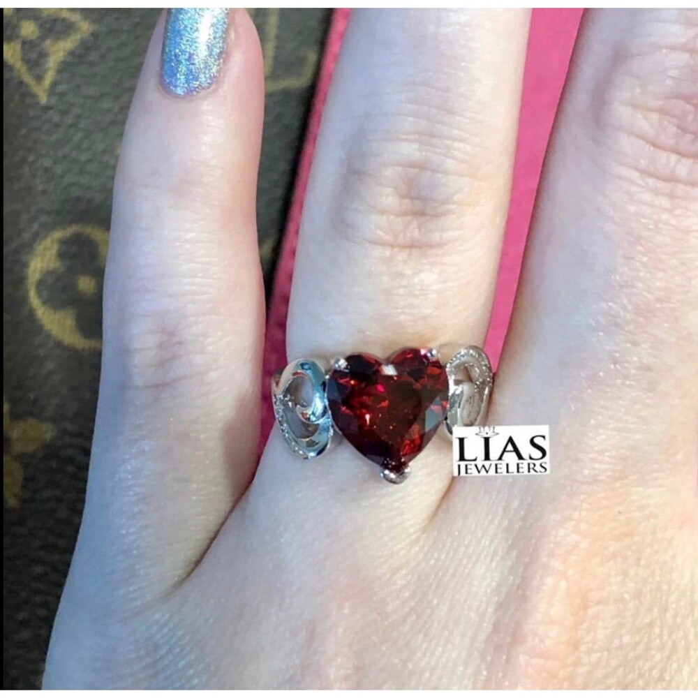 Brand New 18k White Gold Wedding Ring, Engagement Ring, Heart Shape Ring